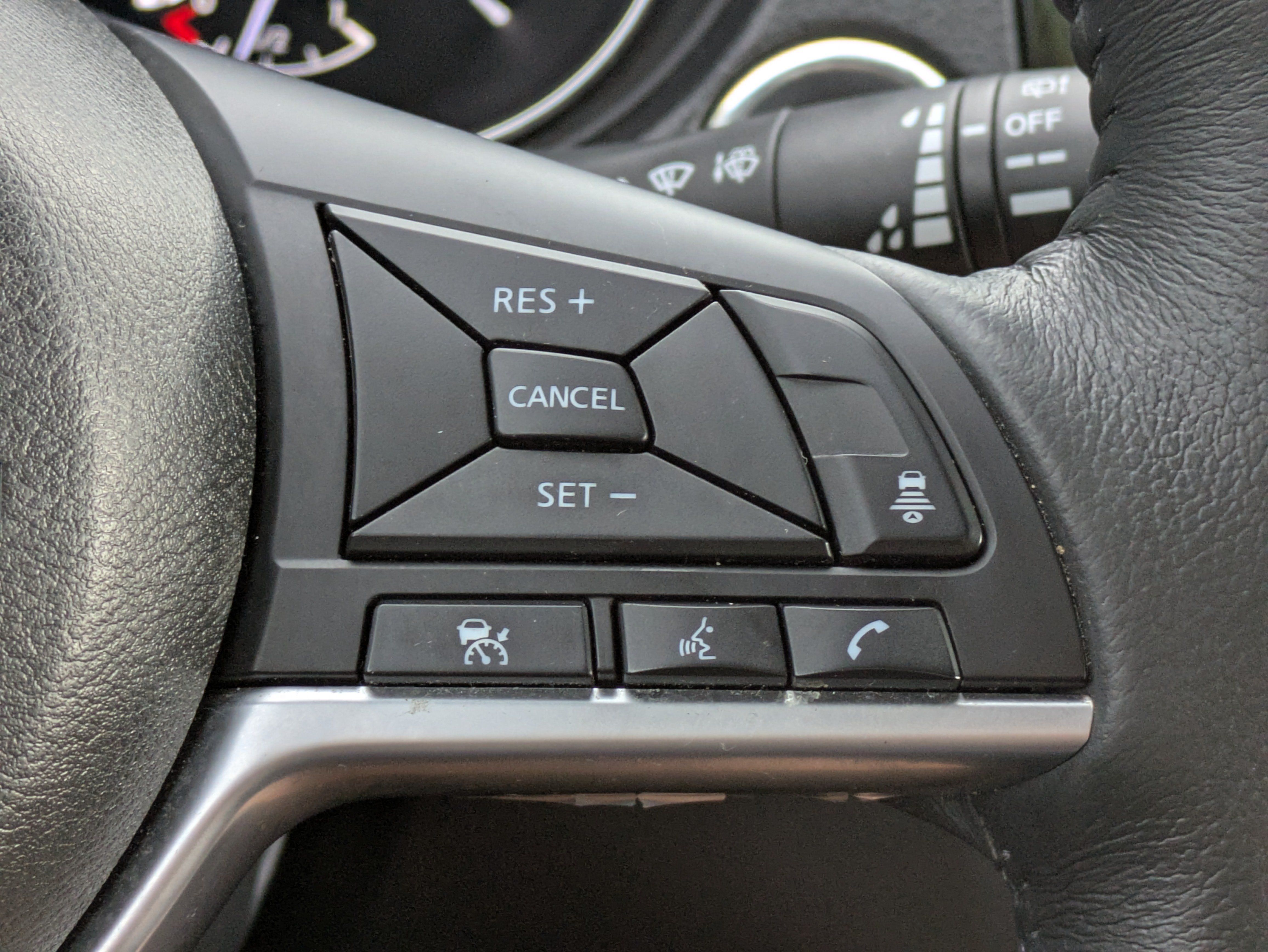 Used 2018 Nissan Rogue SV w/ Premium Package AWD/4WD image 24