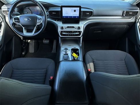 Used 2021 Ford Explorer XLT image 17