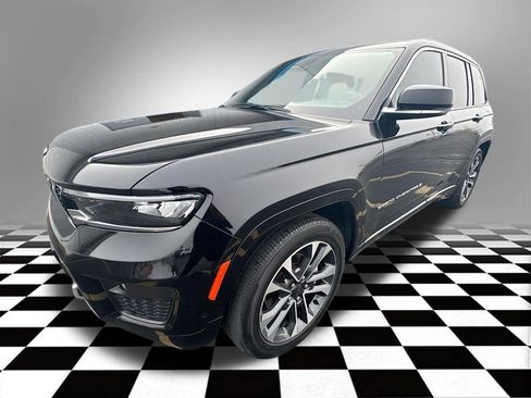 Used 2022 Jeep Grand Cherokee Overland w/ Luxury Tech Group IV image 4