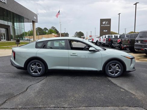 Used 2025 Kia K4 LXS image 14