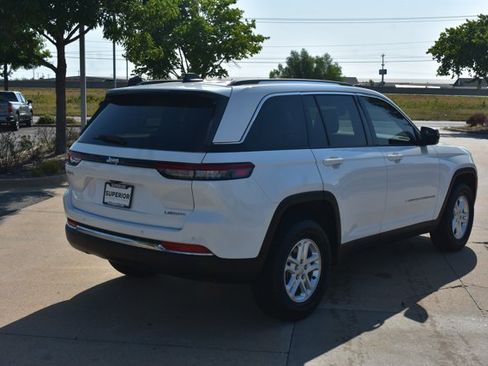 Used 2023 Jeep Grand Cherokee Laredo w/ Luxury Tech Group I RWD image 5