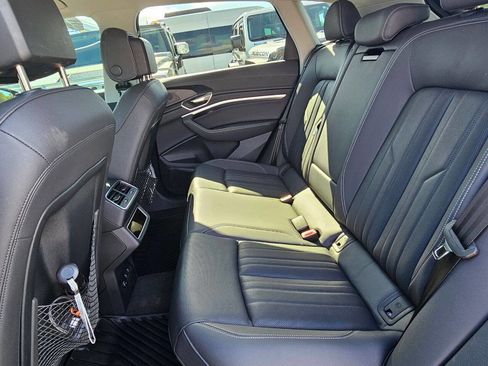 Used 2023 Audi e-tron Premium Plus w/ Premium Plus Package image 18
