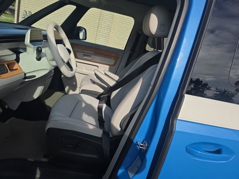 Used 2025 Volkswagen ID. Buzz Pro S Plus AWD/4WD image 6