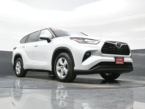 Used 2024 Toyota Highlander LE AWD/4WD image 24