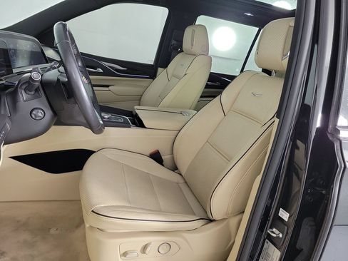 Used 2024 Cadillac Escalade Premium Luxury AWD/4WD image 18