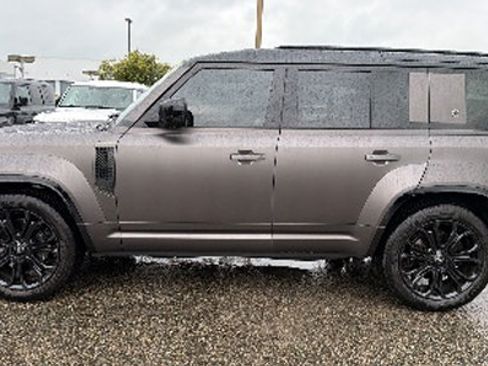 Used 2025 Land Rover Defender 110 AWD/4WD image 5