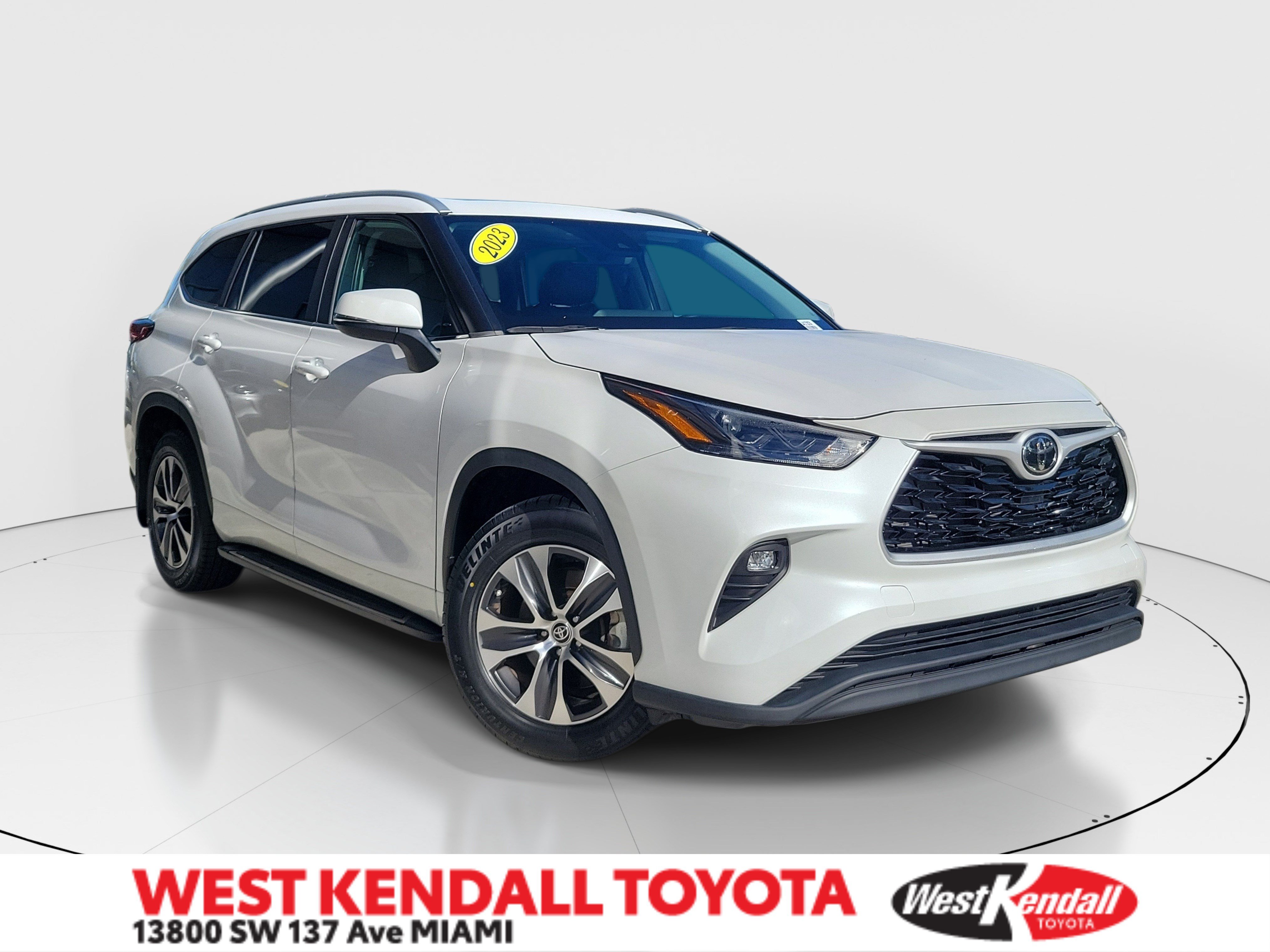 Used 2023 Toyota Highlander XLE FWD image 1