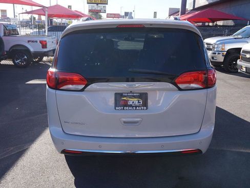 Used 2017 Chrysler Pacifica Touring-L Plus image 7