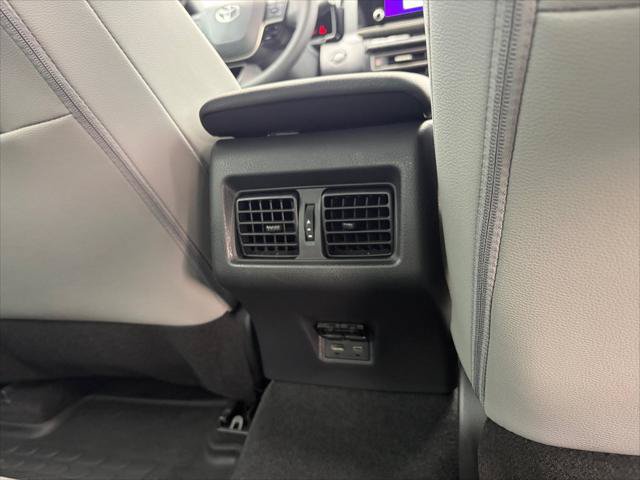 Certified 2025 Toyota Camry SE AWD/4WD image 32