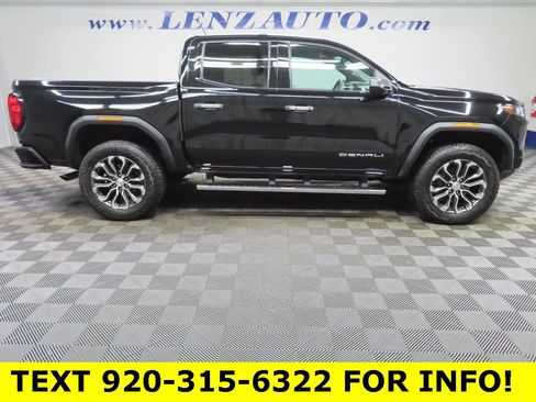 Used 2023 GMC Canyon Denali image 2