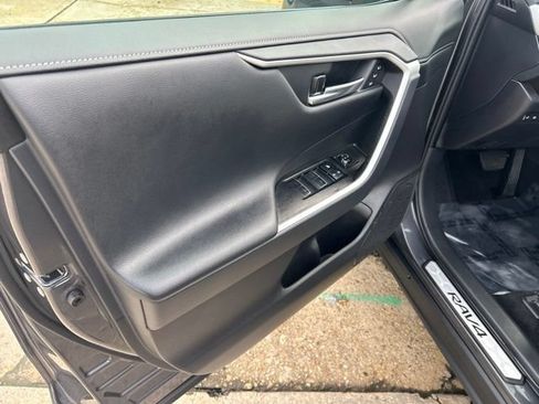 Used 2025 Toyota RAV4 Limited FWD image 25