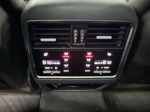 Used 2019 Porsche Cayenne S image 39