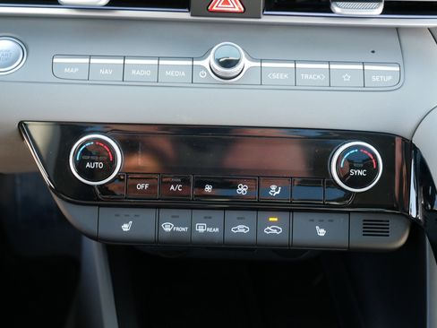 Used 2024 Hyundai Elantra SEL w/ Convenience Package image 28