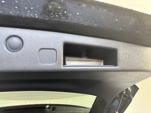 Used 2018 Chevrolet Equinox LT FWD image 24