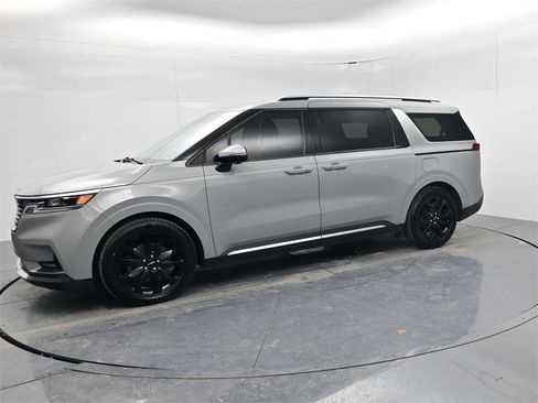 Certified 2024 Kia Carnival SX Prestige image 4