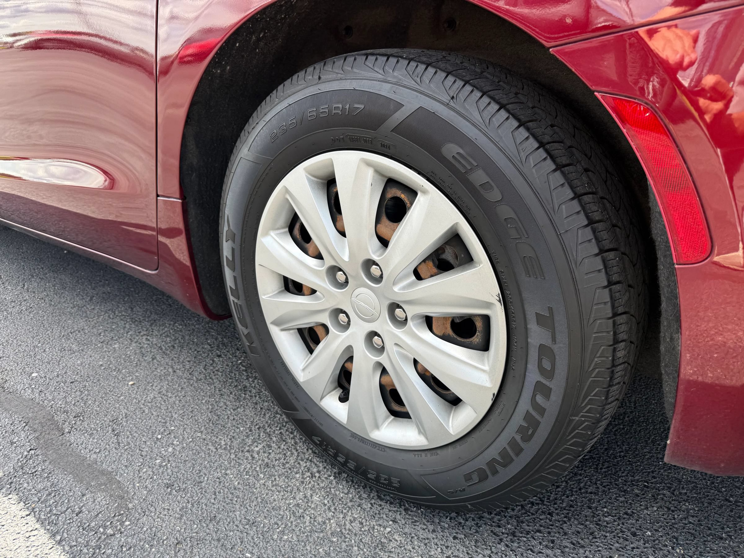 Used 2020 Chrysler Voyager L FWD image 15