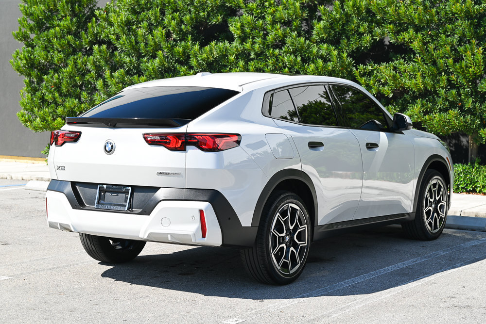 Used 2025 BMW X2 xDrive28i AWD/4WD image 4