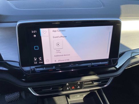 Used 2024 Volkswagen Atlas Cross Sport SE image 16