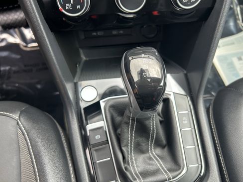 Used 2023 Volkswagen Taos SE w/ Black Wheel Package image 15