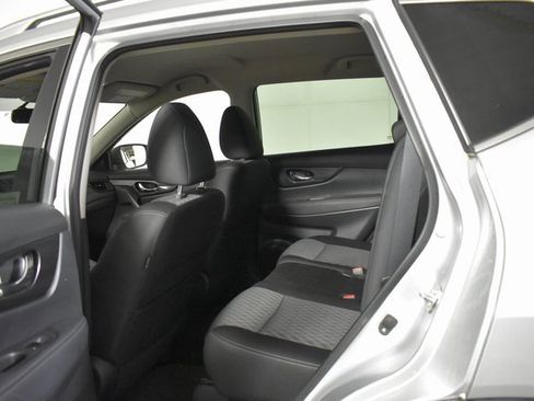 Used 2018 Nissan Rogue SV image 28