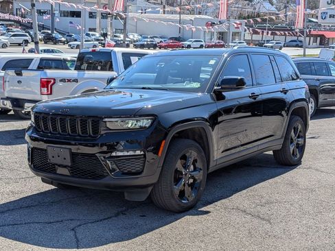 Used 2023 Jeep Grand Cherokee Limited w/ Black Appearance Package image 2