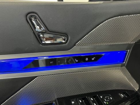 Used 2024 BMW 740i image 30