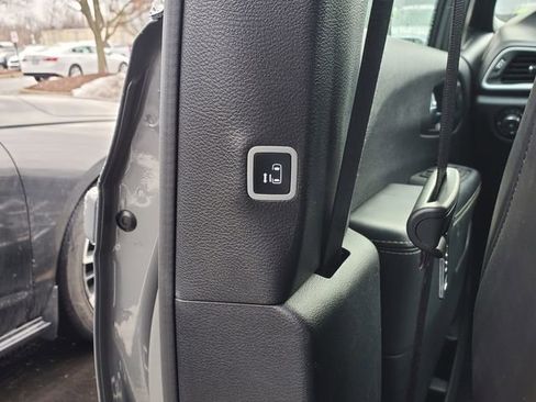 Certified 2025 Chrysler Pacifica Select image 29