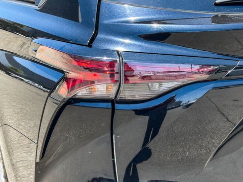 Used 2024 Toyota Sienna XLE FWD image 9