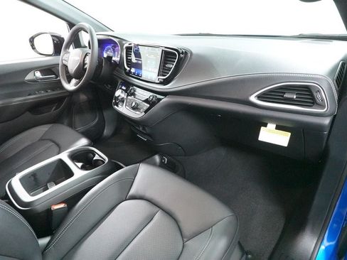 New 2026 Chrysler Pacifica Select w/ S Appearance Package FWD image 31