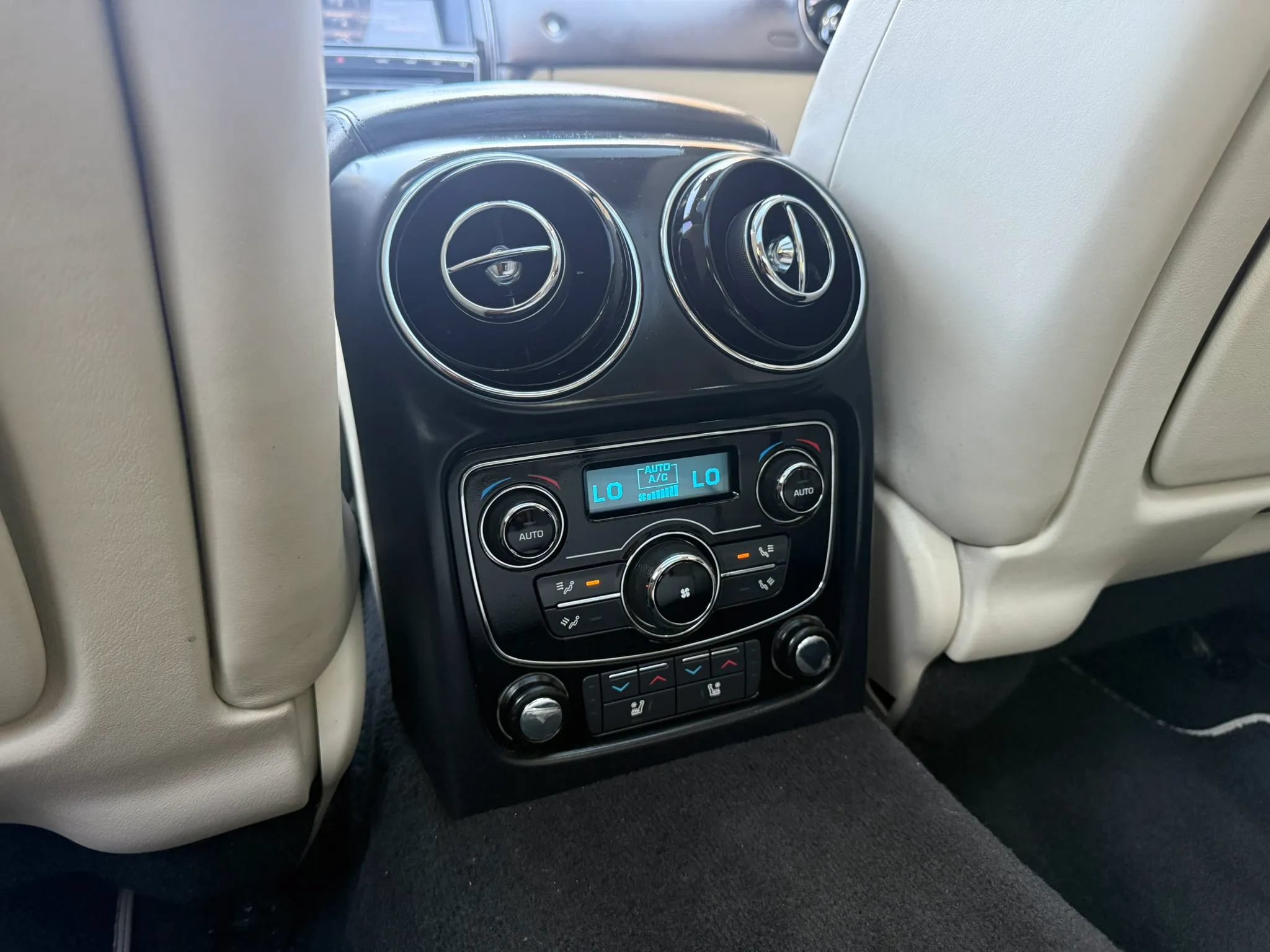 Used 2015 Jaguar XJ L Portfolio RWD image 12