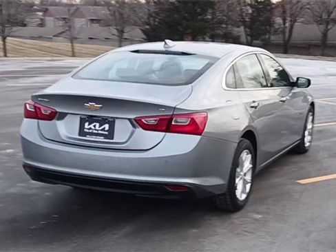 Used 2025 Chevrolet Malibu LT image 2