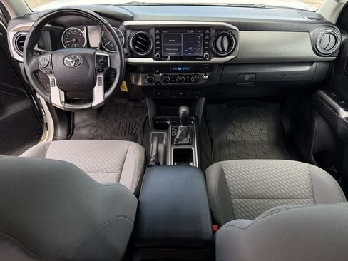 Certified 2022 Toyota Tacoma SR5 AWD/4WD image 10