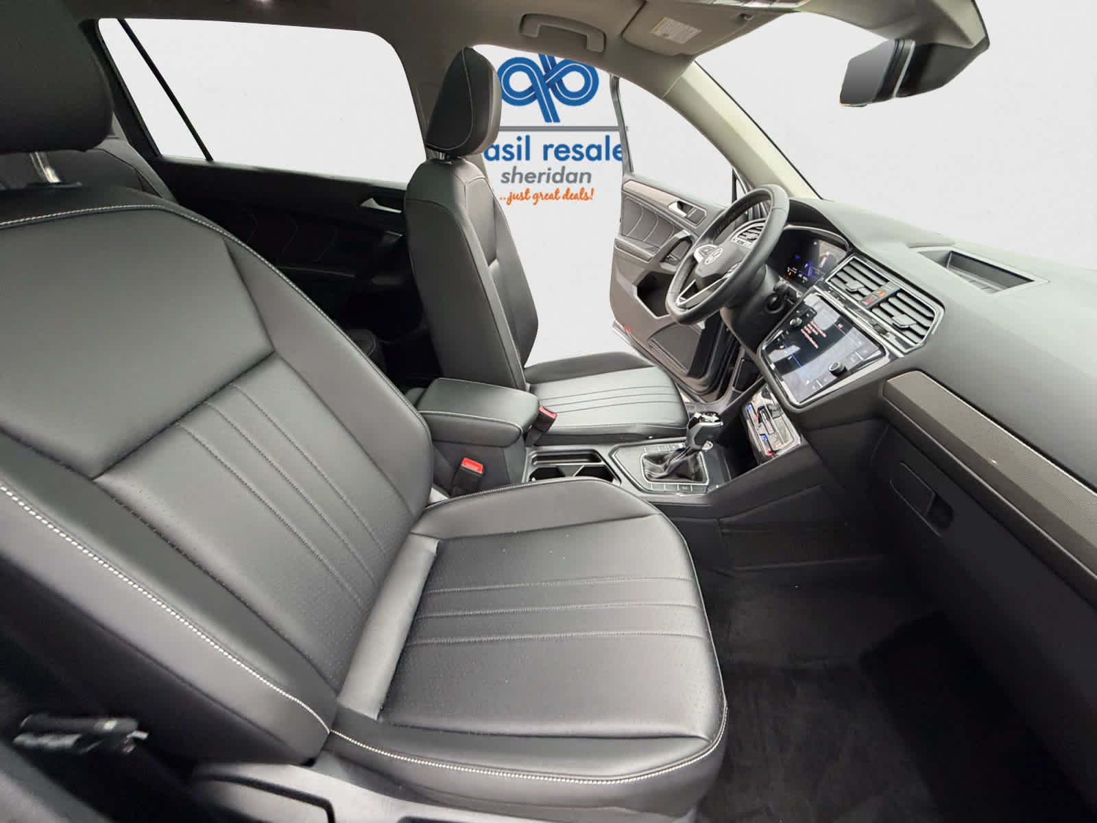 Used 2024 Volkswagen Tiguan SE FWD image 19