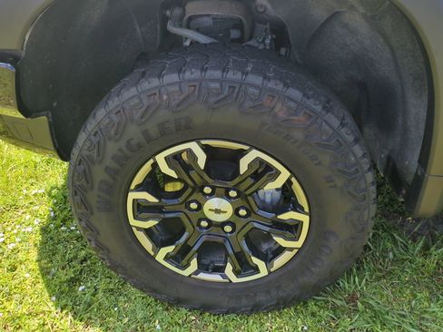 Used 2023 Chevrolet Silverado 1500 ZR2 image 11