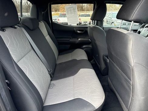 Used 2023 Toyota Tacoma TRD Off-Road image 9