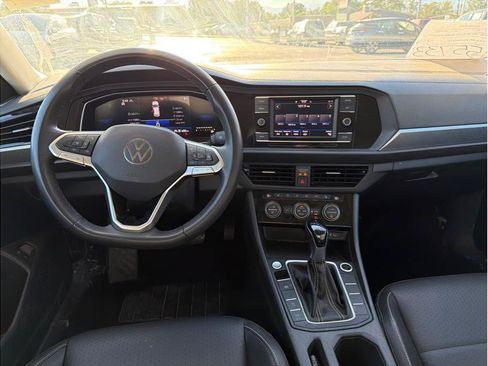 Used 2024 Volkswagen Jetta SE FWD image 5
