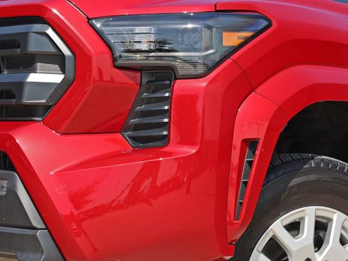 Used 2025 Toyota Tacoma SR5 AWD/4WD image 11