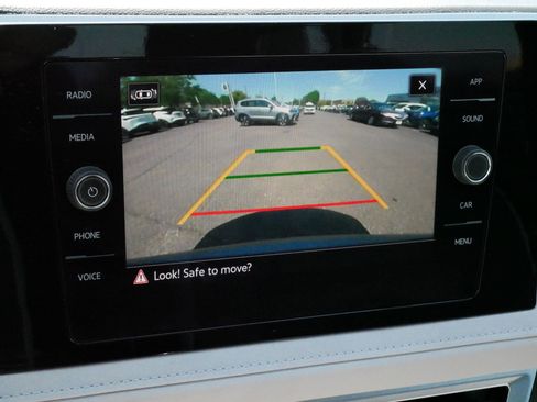 Certified 2025 Volkswagen Taos SE w/ Panoramic Sunroof Package AWD/4WD image 30