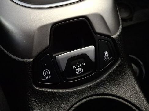 Used 2018 Jeep Compass Latitude w/ Popular Equipment Group FWD image 23