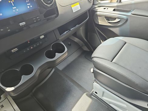 Used 2025 Mercedes-Benz Sprinter 2500 image 26