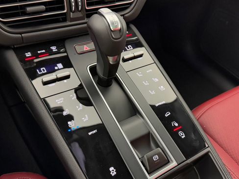 Certified 2026 Porsche Macan AWD/4WD image 19