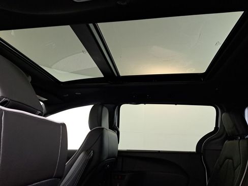 New 2026 Chrysler Pacifica Limited image 24