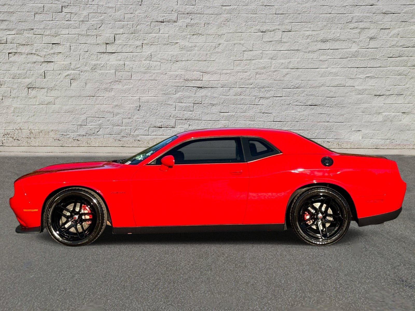 Used 2021 Dodge Challenger R/T w/ Blacktop Package RWD image 2