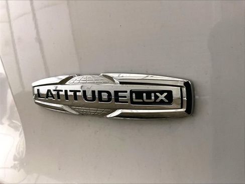Used 2021 Jeep Cherokee Latitude Lux w/ Sun & Sound Group AWD/4WD image 13