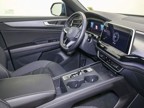 Certified 2025 Volkswagen Atlas Cross Sport SE AWD/4WD image 22