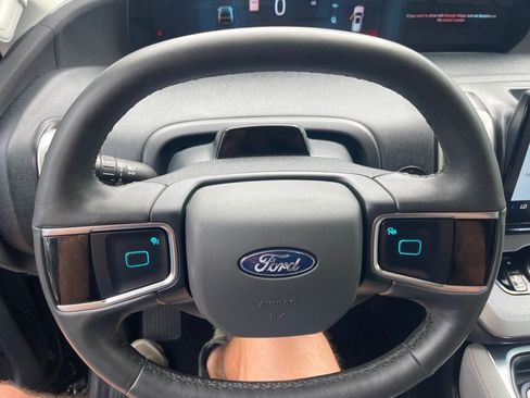 Used 2025 Ford Expedition Active AWD/4WD image 17