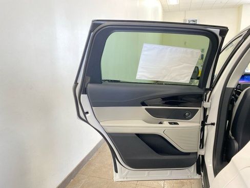 New 2026 Lincoln Nautilus Reserve image 8