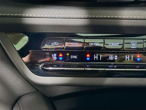 Used 2023 Buick Envision Avenir image 22