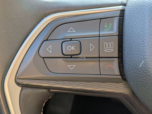 Used 2023 Jeep Grand Cherokee L Laredo image 25