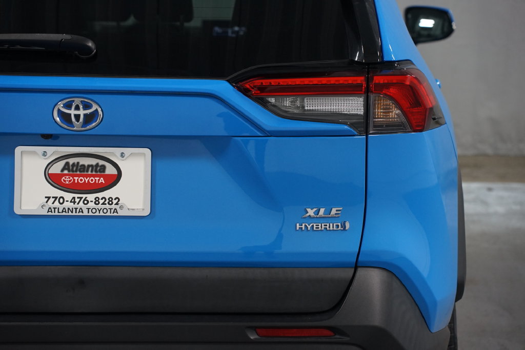 Used 2021 Toyota RAV4 XLE w/ XLE Grade Weather Package AWD/4WD image 10